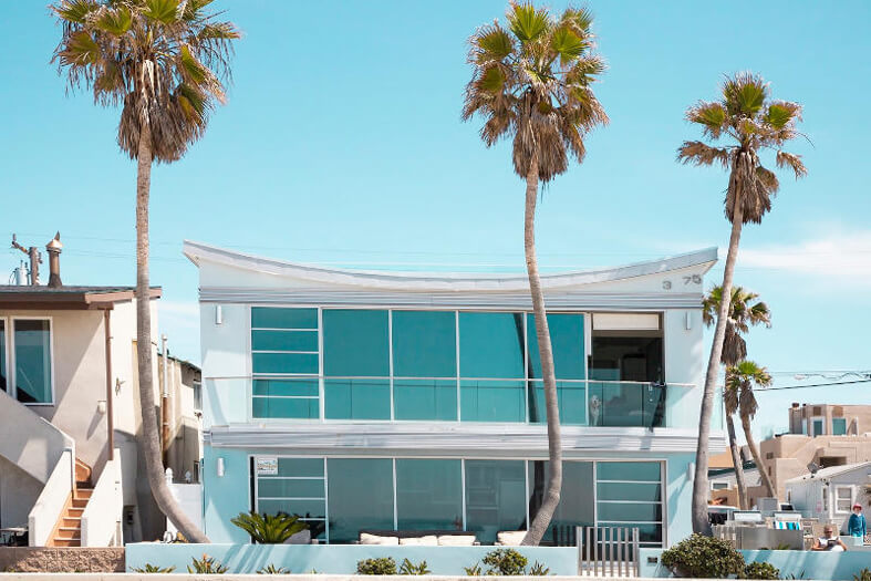 Modern Los Angeles coastal home with palm trees in front