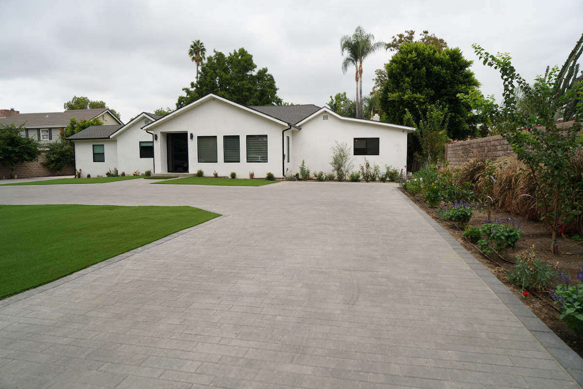 Ample driveway and parking space on the front grounds of a custom built Sherman Oaks, CA home, completed by Los Angeles design-build firm A-List Builders.