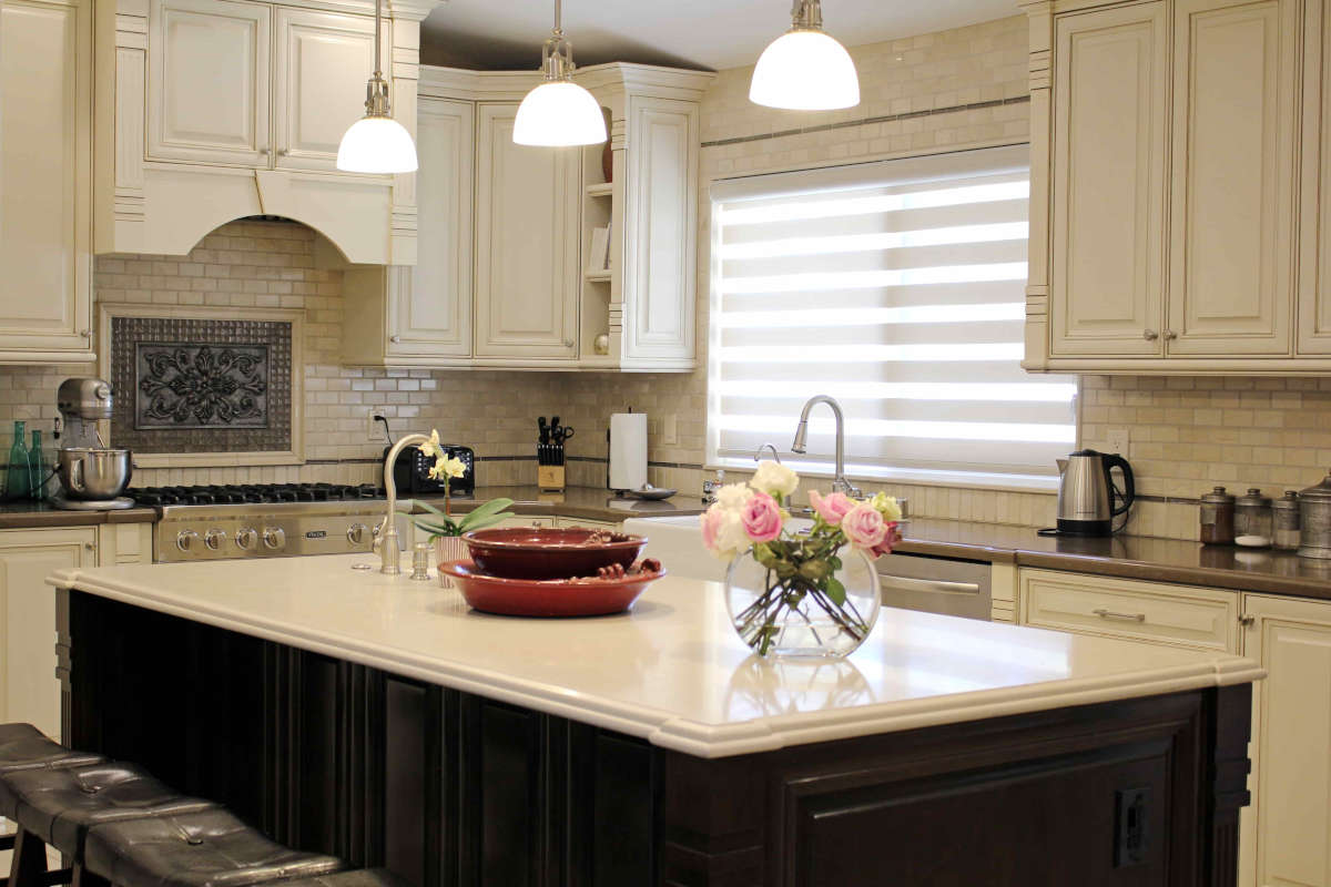 This stunning and airy kitchen in a home in Sherman Oaks, CA was remodeled to the client\'s vision by upscale Los Angeles design-build firm A-List Builders.