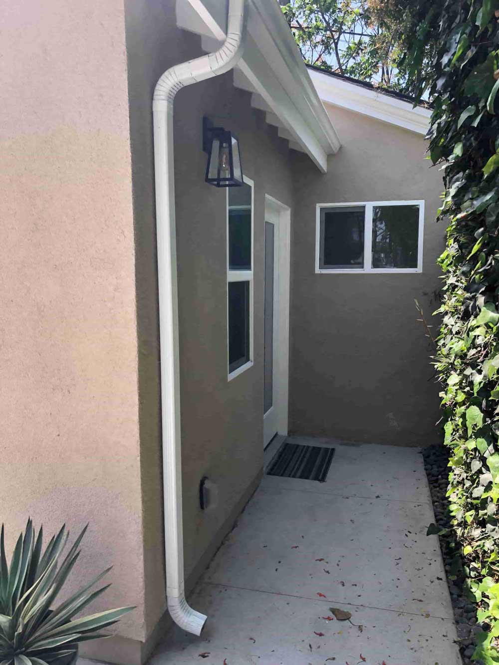 The walkway and side entrance to a home in Beverlywood, CA, part of a home remodel by Los Angeles design-build firm A-List Builders.