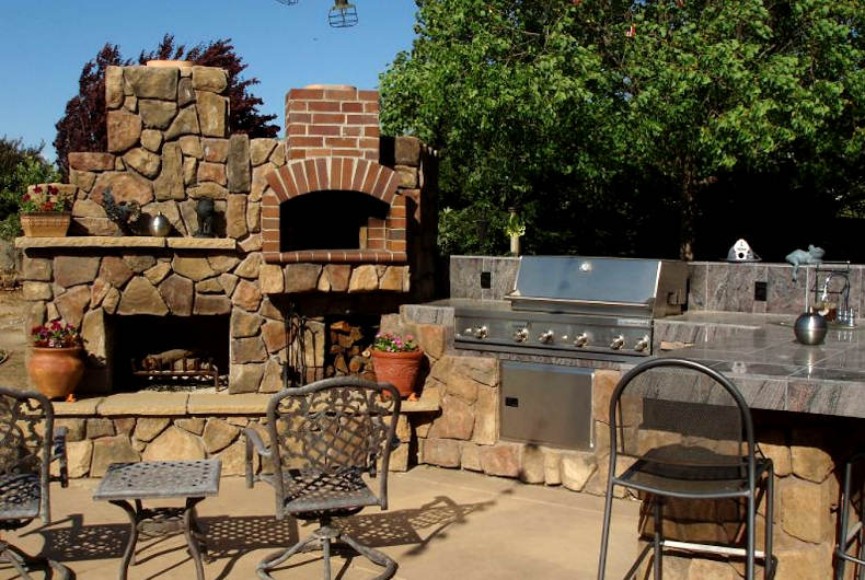 outdoor-fireplace-kitchen