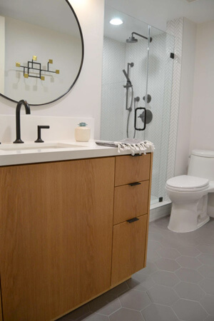  Traditional Bathroom with Sink and Mirror